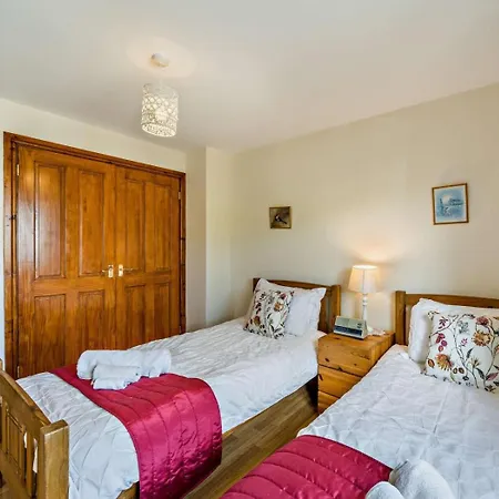 3 Bed In 95374 別荘